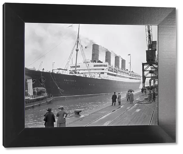 Aquitania. The Cunard liner Aquitania leaves Southampton on a transatlantic