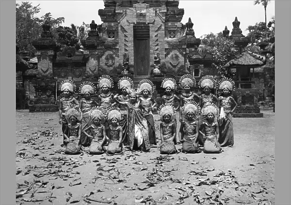 Balinese dancers