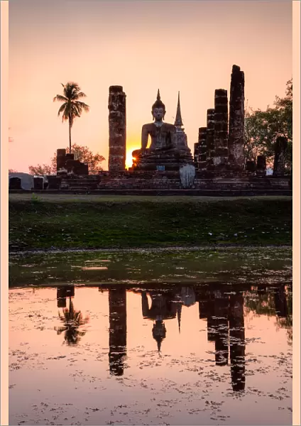 Wat Mahathat temple at sunset, Sukhothai, Thailand