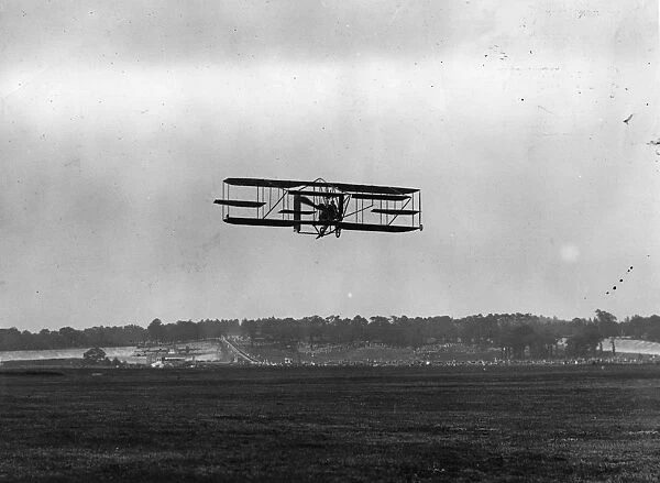 In Flight. circa 1913: A bi-plane flies low. (Photo by Hulton Archive / Getty Images)