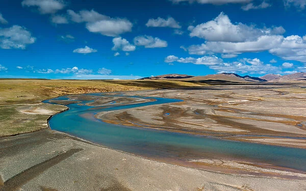 River pass through Tibetan plateau