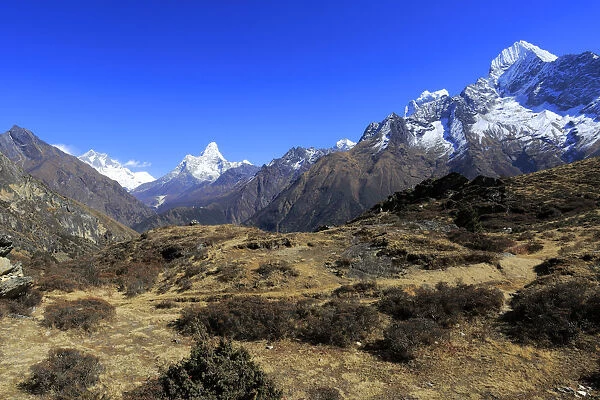 Snow Capped mountains Everest base camp trek