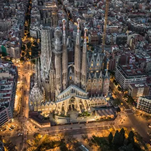 Iconic Buildings Around the World Framed Print Collection: La Sagrada Familia