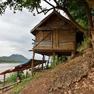 bamboo stlits house on mekong river luang prabang Laos