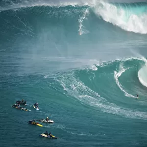 Visual Treasures Jigsaw Puzzle Collection: Big Wave Surfing