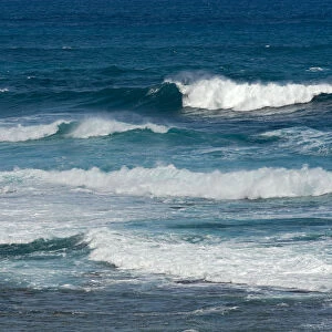 Crashing waves in the Pacific Ocean, Kauai, Hawaii, United States