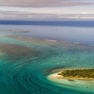 Island in the coral reef of Grande Terre, New Caledonia