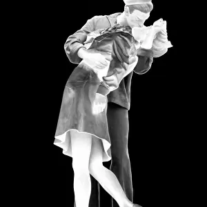 Public Statue of a Sailor Kissing a Nurse