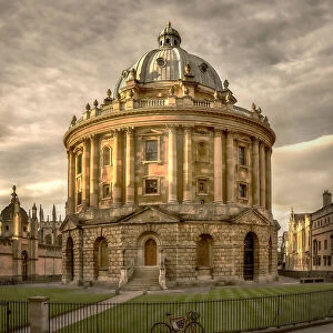 Iconic Buildings Around the World Framed Print Collection: Radcliffe Camera, Oxford