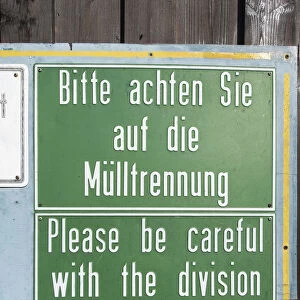 Sign in German and English Bitte achten Sie auf die Mulltrennung, Please be careful with the division of the garbage