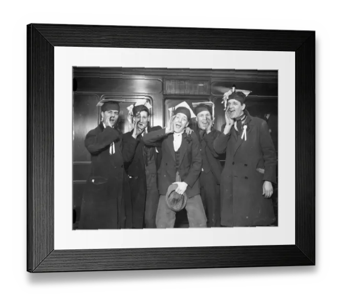 Framed Print : Arsenal Cheer Framed Print : Arsenal Cheer