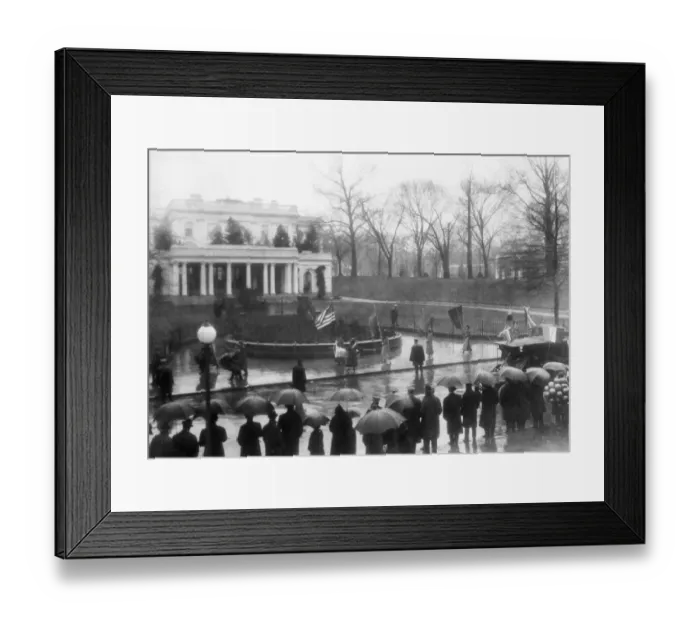 Framed Print : American Suffragettes Marching Around the White House, 4th March 1917 Framed Print : American Suffragettes Marching Around the White House, 4th March 1917