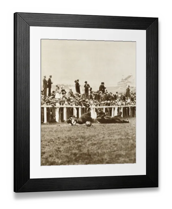 Framed Print : Emily Davison Throwing Herself in Front of a Horse, 1913 Derby, England Framed Print : Emily Davison Throwing Herself in Front of a Horse, 1913 Derby, England