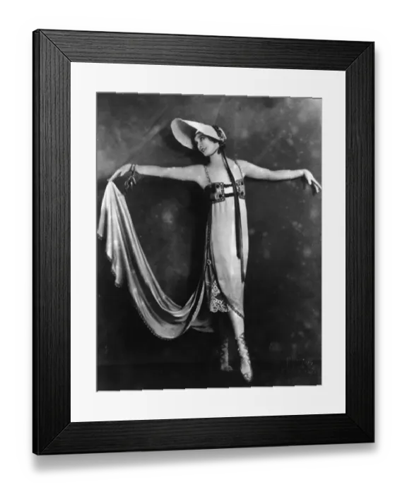 Framed Print : Gavotte. circa 1915: Ballerina Anna Pavlova (1885 - 1931) in Gavotte Framed Print : Gavotte. circa 1915: Ballerina Anna Pavlova (1885 - 1931) in Gavotte