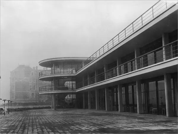 The newly-built De La Warr Pavilion in Bexhill-on-Sea, East Sussex, 10th December 1935