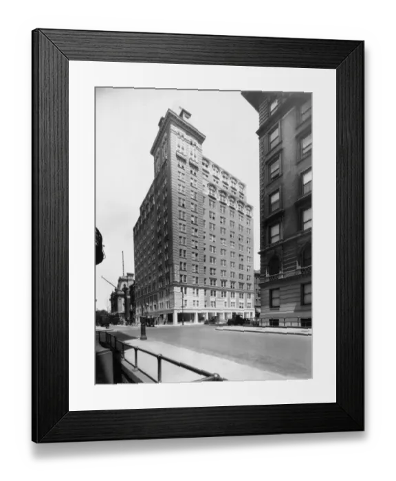 Framed Print : circa 1925: Exterior view of The Hyde Park Apartment Hotel in New York City Framed Print : circa 1925: Exterior view of The Hyde Park Apartment Hotel in New York City