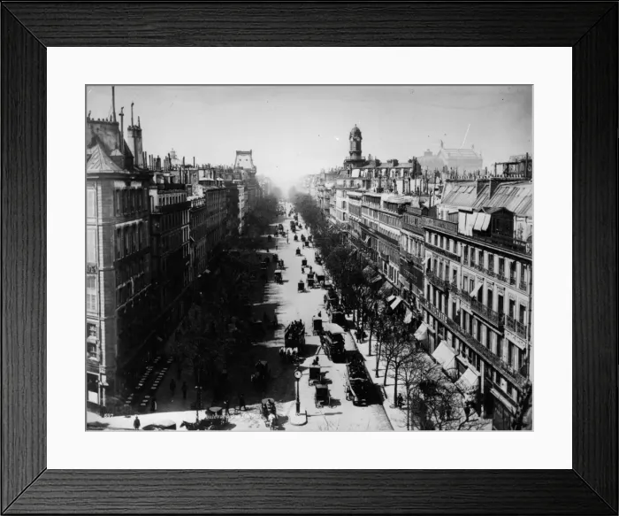 Framed Print : Sur Le Boulevard Framed Print : Sur Le Boulevard