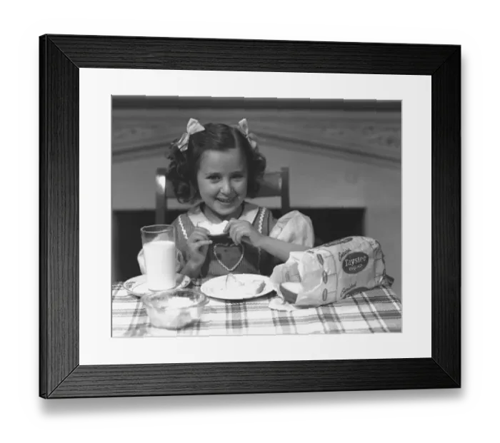 Framed Print : Girl (4-5) eating breakfast, (B&W) Framed Print : Girl (4-5) eating breakfast, (B&W)