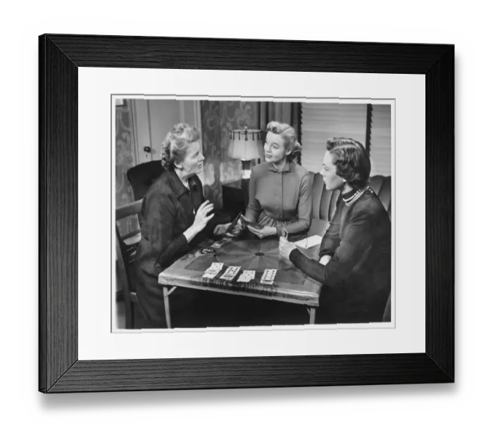 Framed Print : Three women playing cards at home, (B&W) Framed Print : Three women playing cards at home, (B&W)