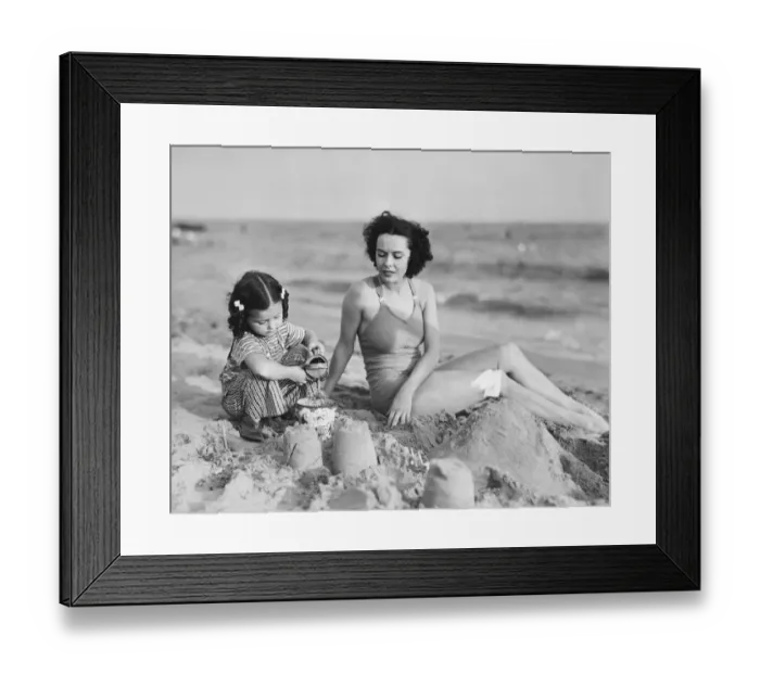 Framed Print : Mother with girl (2-3) playing in sand on beach, (B&W) Framed Print : Mother with girl (2-3) playing in sand on beach, (B&W)