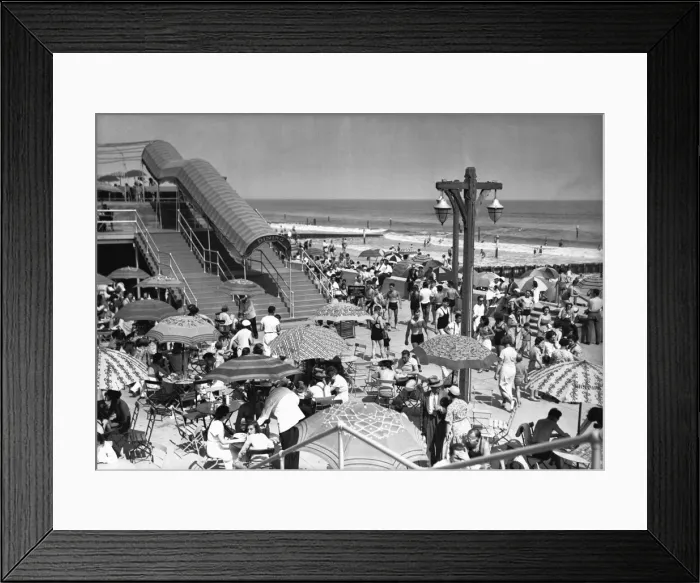 Framed Print : Crowded beach, (B&W), elevated view Framed Print : Crowded beach, (B&W), elevated view