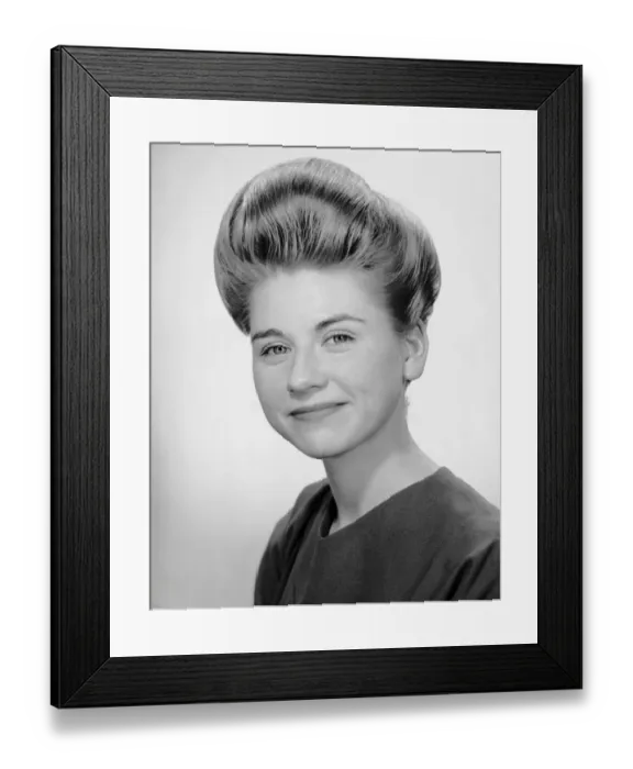 Framed Print : Portrait of woman smiling
