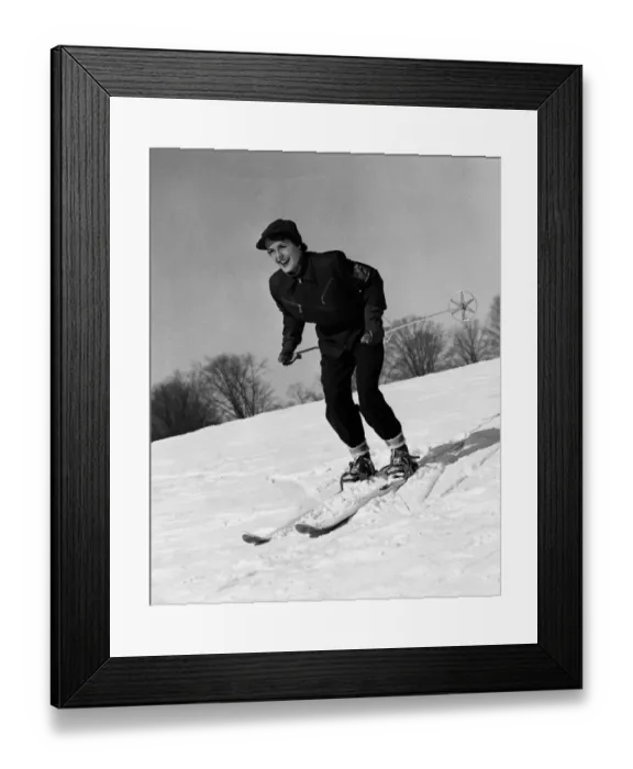 Framed Print : Woman on ski slopes Framed Print : Woman on ski slopes
