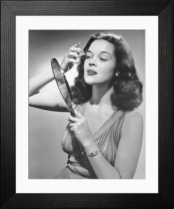 Framed Print : Woman retouching her make-up Framed Print : Woman retouching her make-up