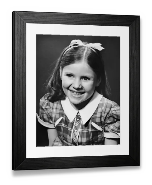 Framed Print : Portrait of girl
