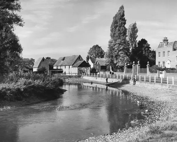 J1693071, diry 18757, outdoors, day, river, T  /  BRI  /  COBHAM  /  SURREY, background people