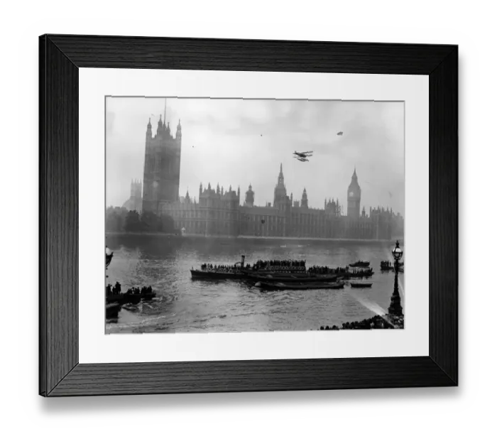 Framed Print : Coming In To Land Framed Print : Coming In To Land