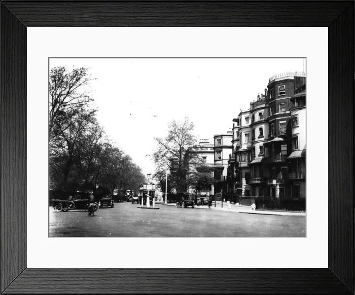 Framed Print : Park Lane. circa 1929: Traffic in Park Lane, London Framed Print : Park Lane. circa 1929: Traffic in Park Lane, London