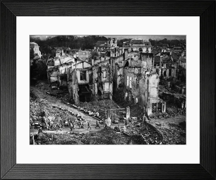Framed Print : Verdun. January 1918: French troops passing through ruins at Verdun