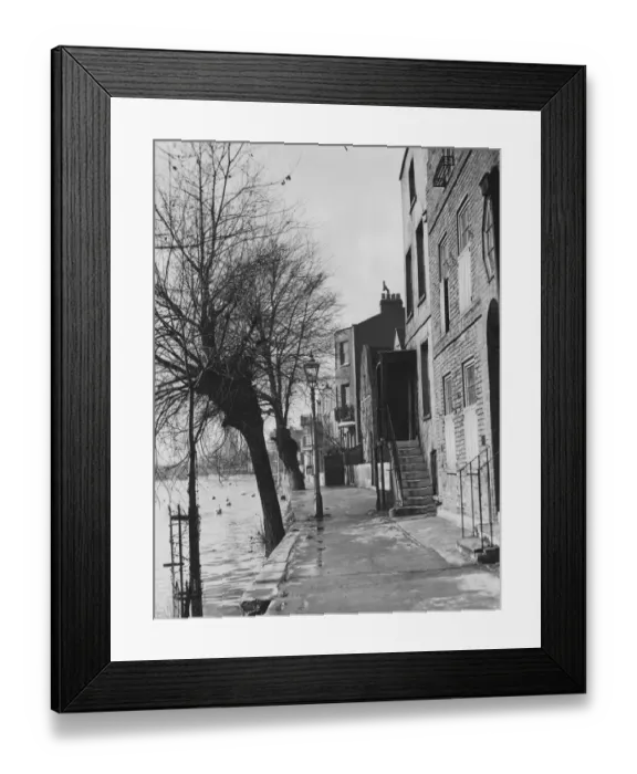 Framed Print : Strand-On-The-Green Framed Print : Strand-On-The-Green