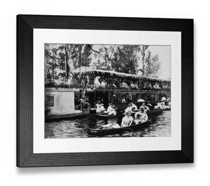 Framed Print : Henley Spectators Framed Print : Henley Spectators