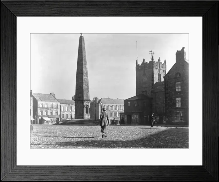 Framed Print : Richmond. The cobbled square at Richmond, showing some of the weathered Framed Print : Richmond. The cobbled square at Richmond, showing some of the weathered