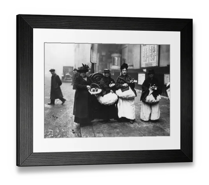 Framed Print : Cat Food. circa 1909: Three women selling cats meat on the streets of Camberwell, London Framed Print : Cat Food. circa 1909: Three women selling cats meat on the streets of Camberwell, London
