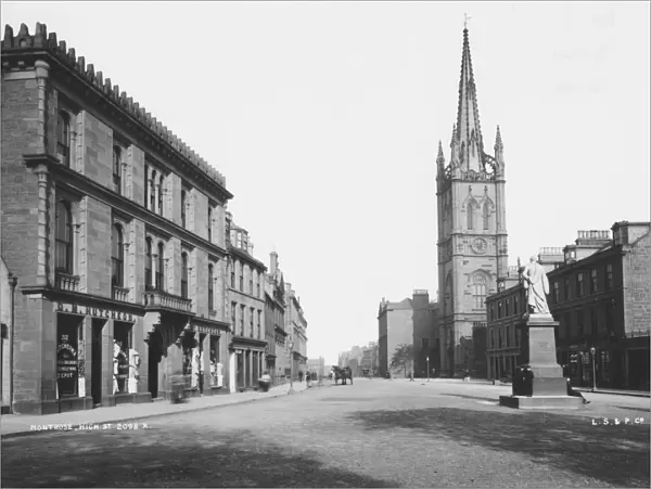 Montrose, Angus, Scotland, circa 1895. (Photo by London Stereoscopic Company / Hulton
