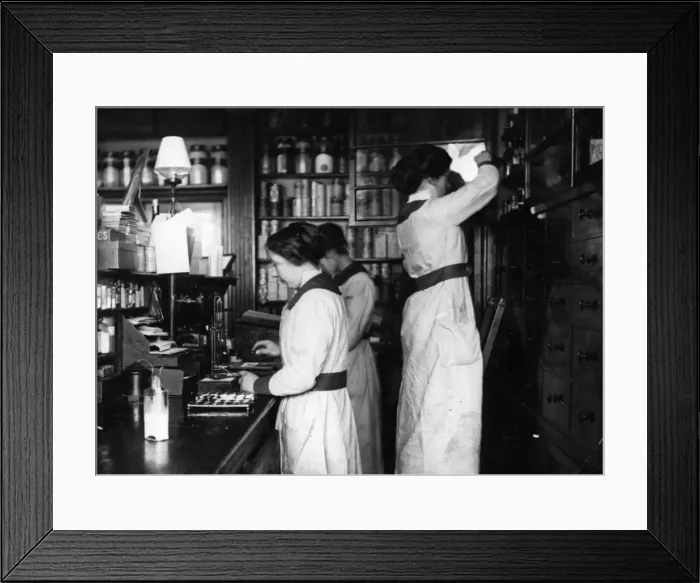 Framed Print : Chemists. circa 1900: Pharmacists at work. (Photo by Hulton Archive / Getty Images) Framed Print : Chemists. circa 1900: Pharmacists at work. (Photo by Hulton Archive / Getty Images)