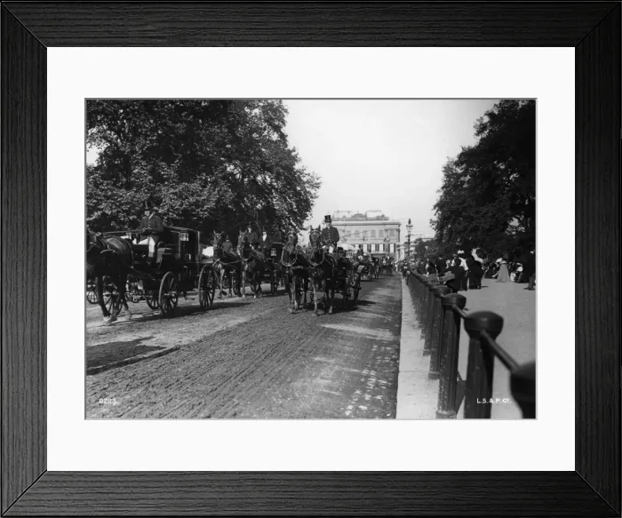 Framed Print : Carriages in the Park Framed Print : Carriages in the Park