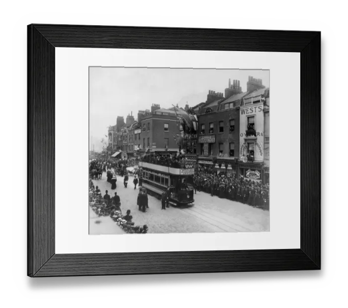 Framed Print : Electric Tram Framed Print : Electric Tram