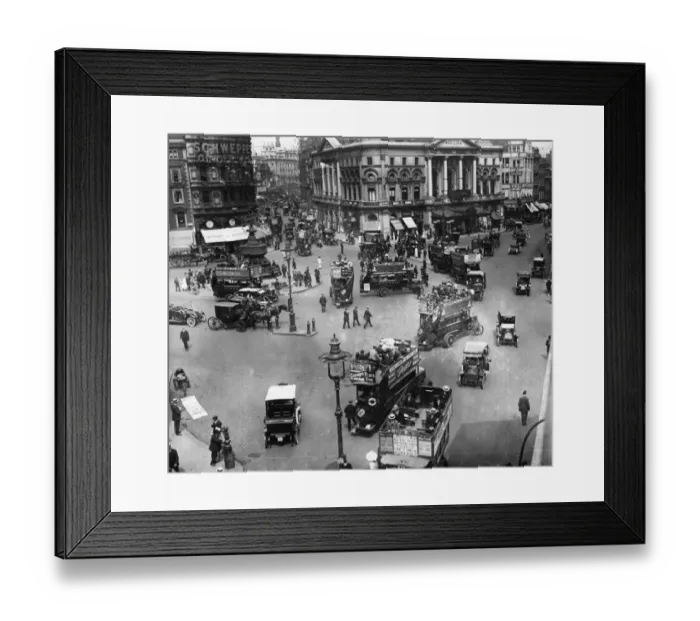 Framed Print : Piccadilly Circus Framed Print : Piccadilly Circus