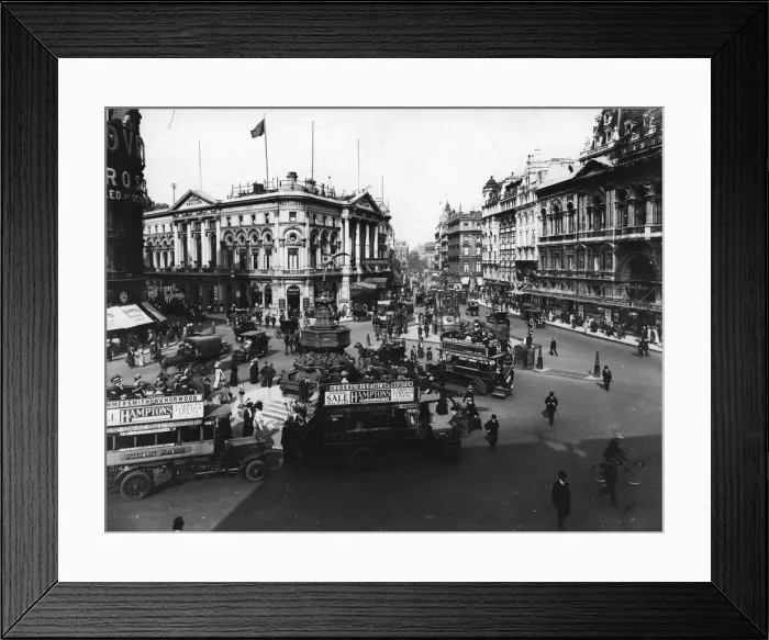 Framed Print : Piccadilly Circus Framed Print : Piccadilly Circus