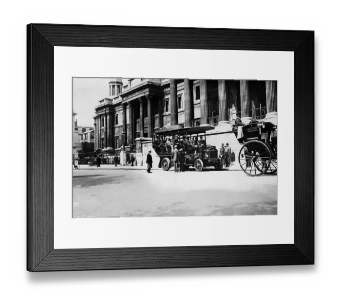 Framed Print : Sightseeing Bus Framed Print : Sightseeing Bus