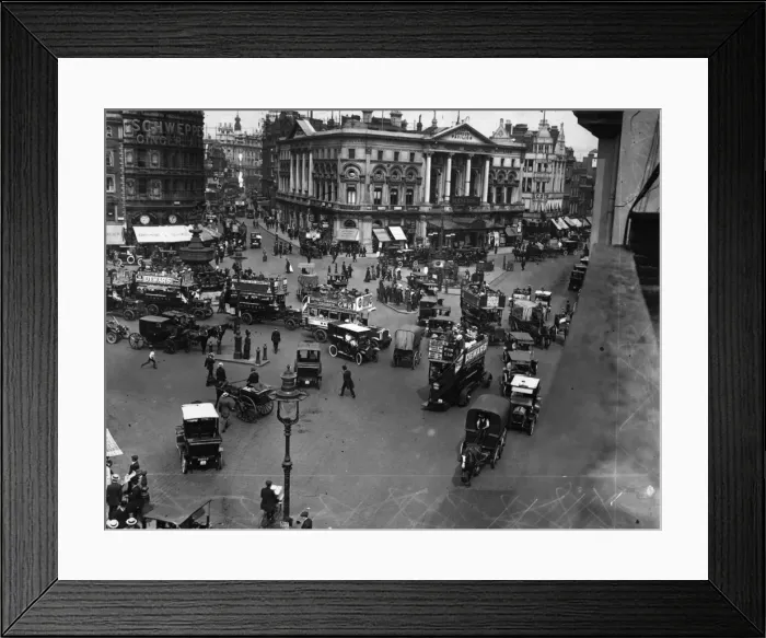 Framed Print : Piccadilly Circus Framed Print : Piccadilly Circus