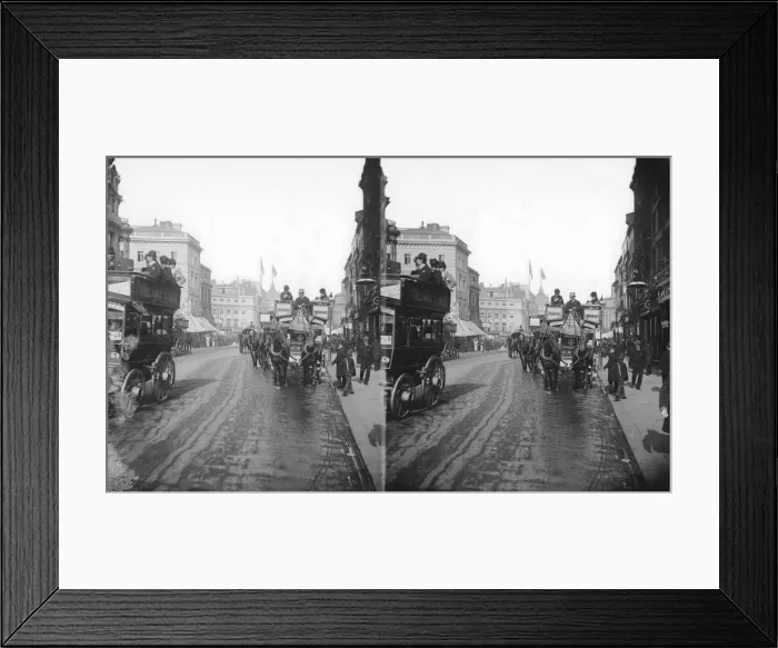 Framed Print : Horse Bus. A horsedrawn open-topped omnibus near Oxford Circus, London, circa 1900 Framed Print : Horse Bus. A horsedrawn open-topped omnibus near Oxford Circus, London, circa 1900