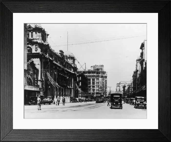 Framed Print : Queen Street, Auckland Framed Print : Queen Street, Auckland