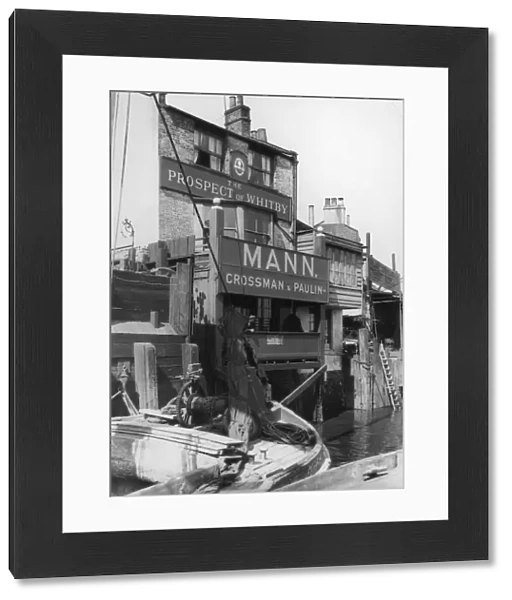 Canal Pub. circa 1900: The Prospect of Whitby public house on the canal at Wapping