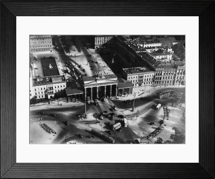 Framed Print : Brandenburg Gate Framed Print : Brandenburg Gate