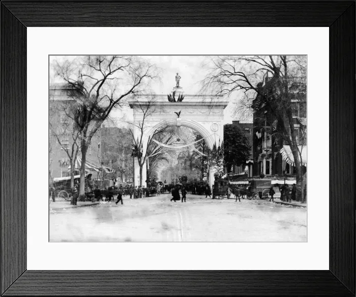 Framed Print : Washington Square Arch Framed Print : Washington Square Arch